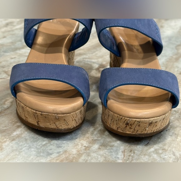 Women’s UGG Elena Sandals Espadrille Wedge Heel
Slingback Blue Leather- Size 7 - Picture 6 of 8